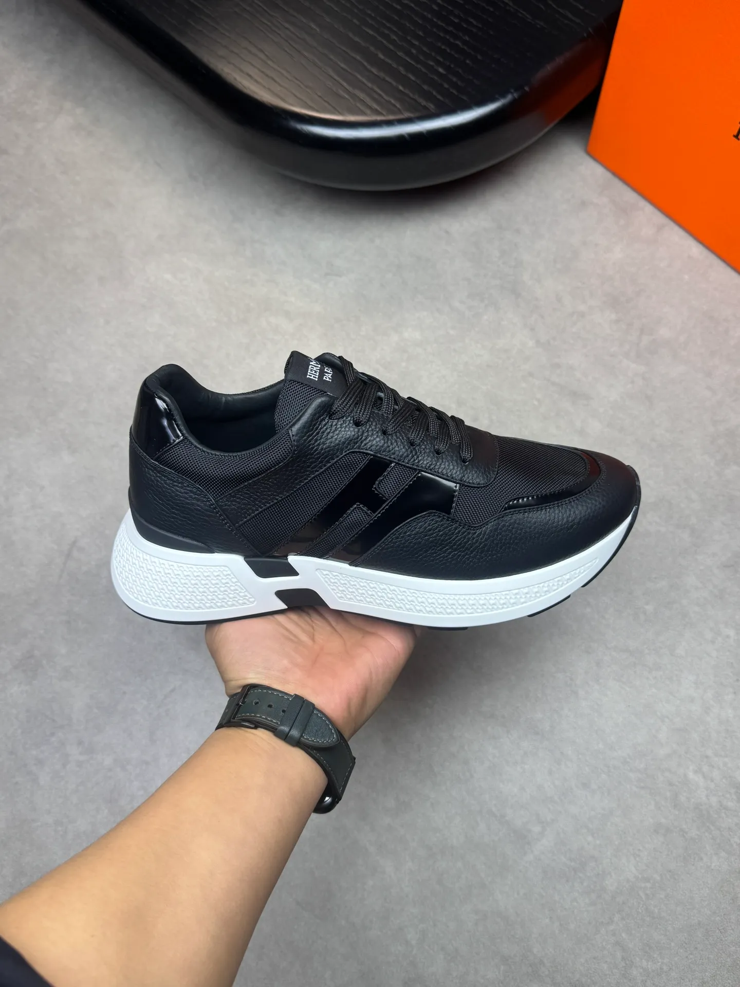 [HERMES] Hermès men's shoes 💰520💰 - high-end quality original items 🔍🔍🔍 casual sports shoes - upper: 🔝 pebbled calfskin, brand high mercerized canvas, body sewn with brand ´H´ totem, tongue brand logo cloth label - lining: water-dyed cowhide -Outsole: Ultra-light T men's shoes 💰U foam·rubber; two-color molded outsole -Ultra-high quality control·Fine workmanship: highlighted (high-end·luxury·grade) -Size: 39-44 (38, 45, can be customized)